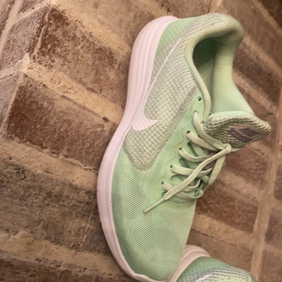 Nike Mint Green Running Shoes - Picture 8 of 15